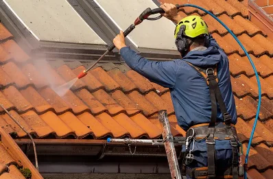 Démoussage et hydrofuge de toiture à Roussennac
